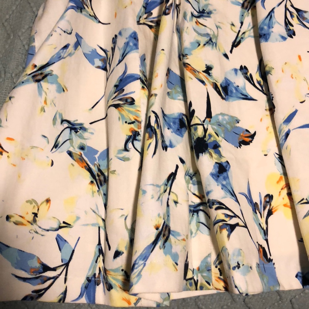 Pattern dress - Picture 2 of 4